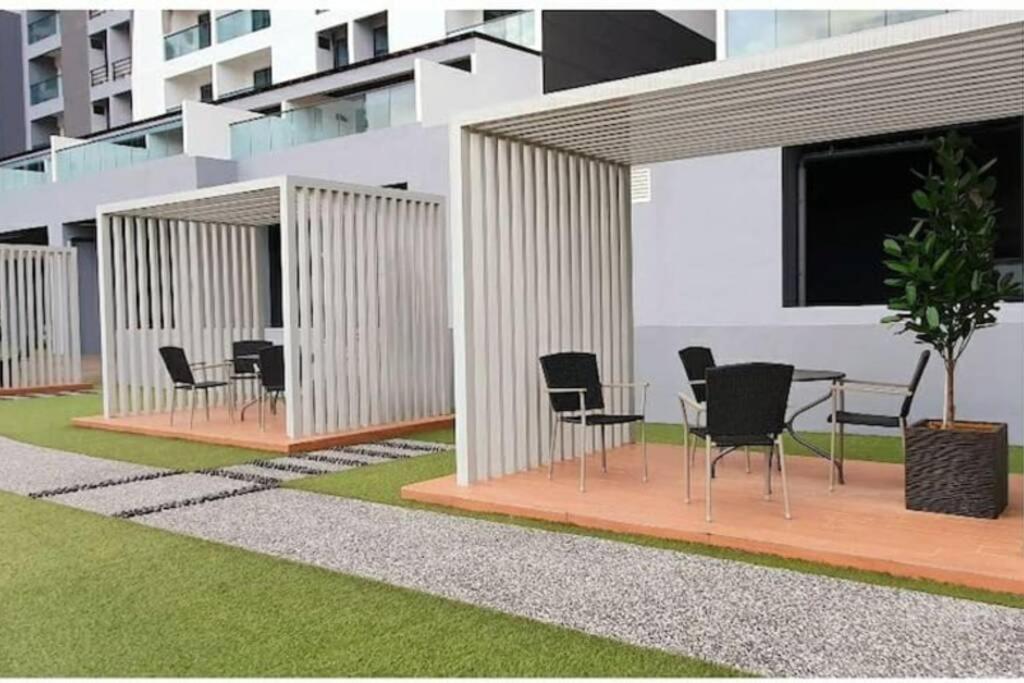 Apple Home 2 At Menara Simfoni, King Size Bed, Cheras, Nexflix, Wifi, Parking Seri Kembangan Exterior foto