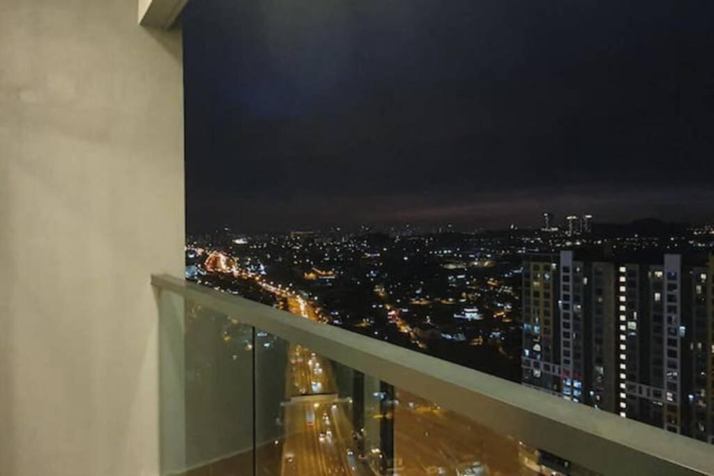 Apple Home 2 At Menara Simfoni, King Size Bed, Cheras, Nexflix, Wifi, Parking Seri Kembangan Exterior foto
