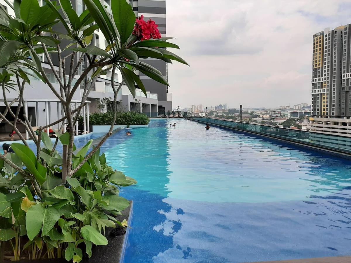 Apple Home 2 At Menara Simfoni, King Size Bed, Cheras, Nexflix, Wifi, Parking Seri Kembangan Exterior foto