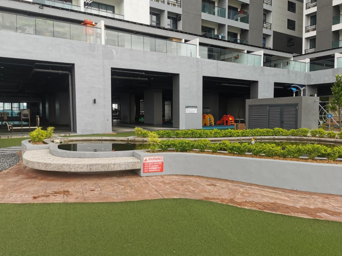 Apple Home 2 At Menara Simfoni, King Size Bed, Cheras, Nexflix, Wifi, Parking Seri Kembangan Exterior foto